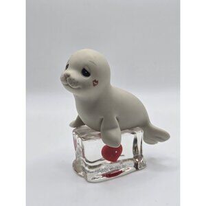 Precious Moments Fun Club Seal-ed With A Kiss  2002 Symbol of Member F0004 BB13